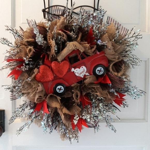 18" wreath red truck burlap farmhouse - Picture 1 of 3